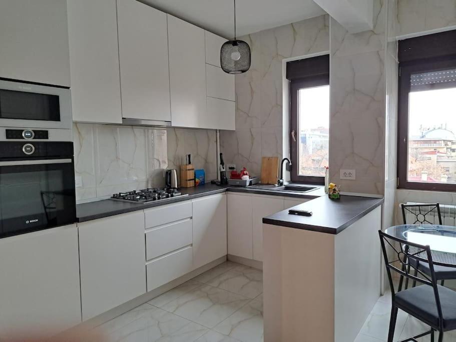 Classy Apartment With Parking In The City Center 부쿠레슈티 외부 사진