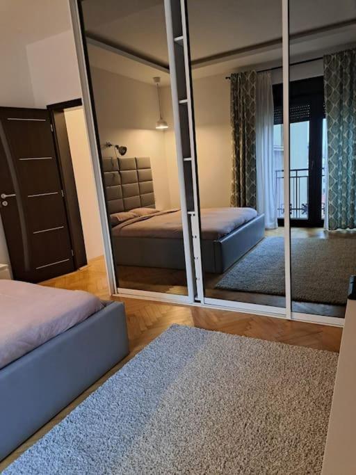 Classy Apartment With Parking In The City Center 부쿠레슈티 외부 사진