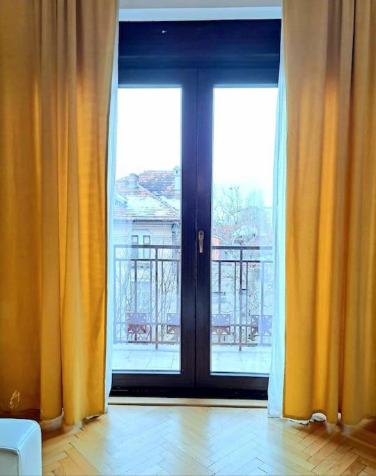 Classy Apartment With Parking In The City Center 부쿠레슈티 외부 사진