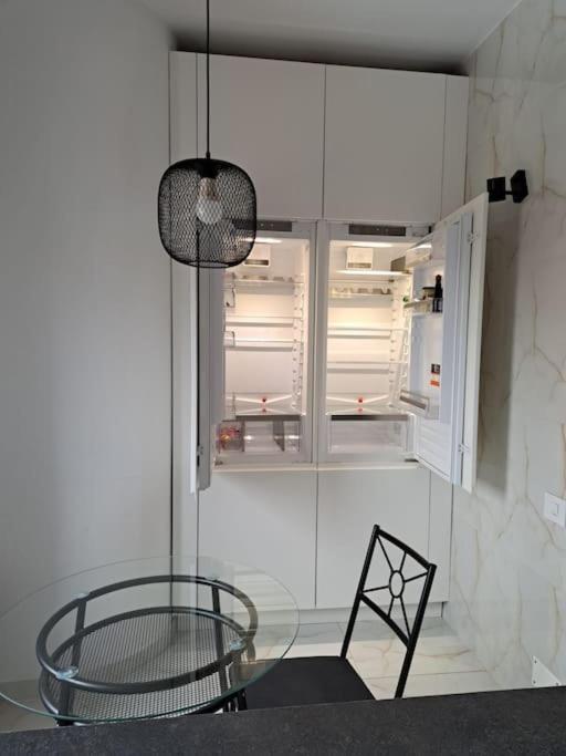 Classy Apartment With Parking In The City Center 부쿠레슈티 외부 사진