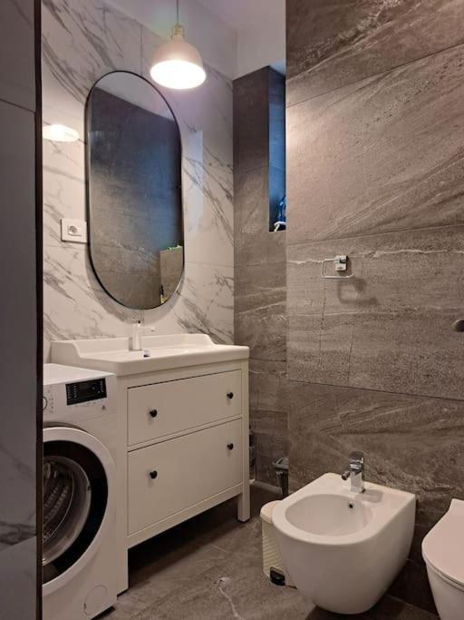 Classy Apartment With Parking In The City Center 부쿠레슈티 외부 사진