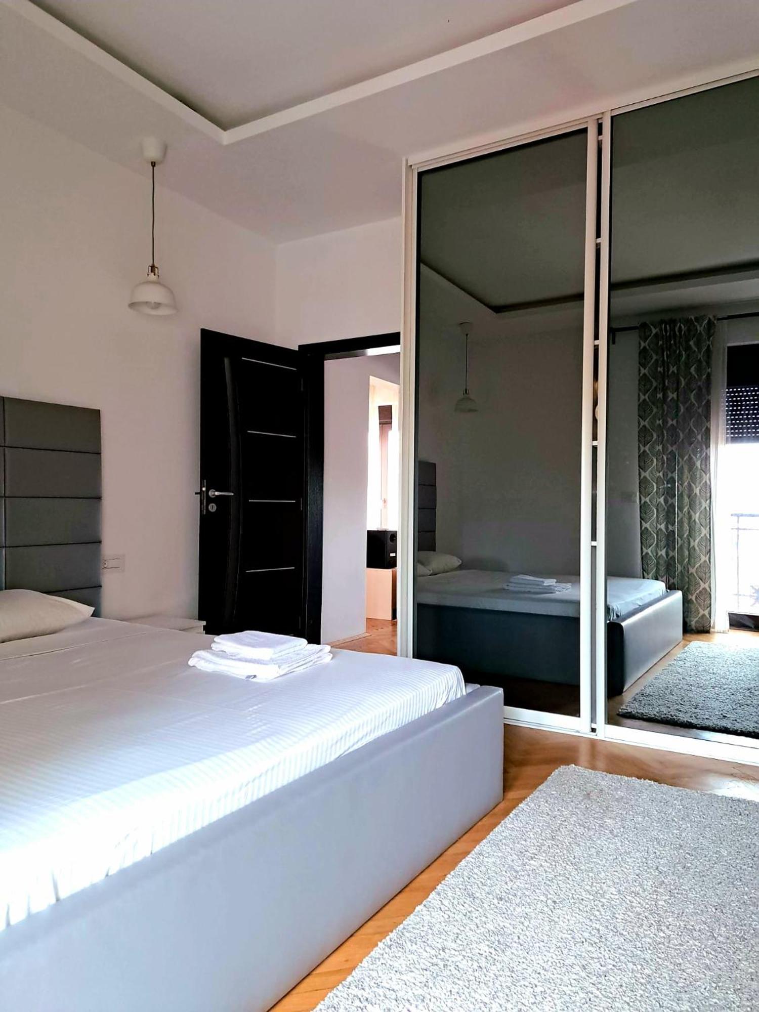 Classy Apartment With Parking In The City Center 부쿠레슈티 외부 사진